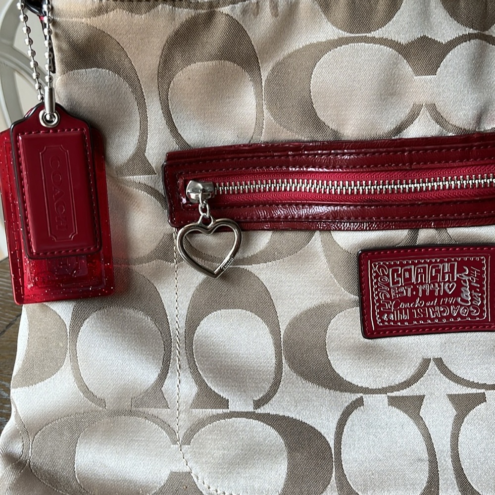 GUC Coach Poppy shoulder bag. There are a few flaws. - Picture 2 of 16